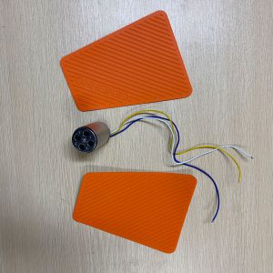 Accessories for the GENEINNO S1 underwater scooter, including 1 motor and 2 silicone pads.